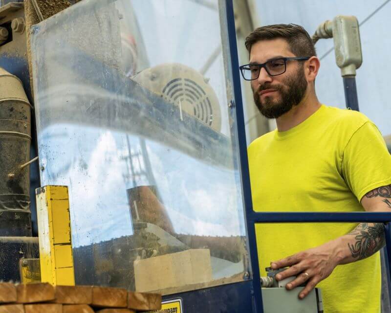 operating bulk lumber saw